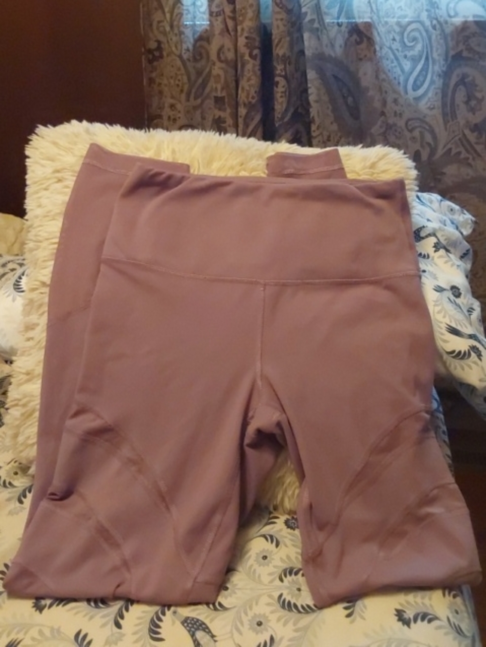 Lilac High-Waist Yogalicious Leggings.